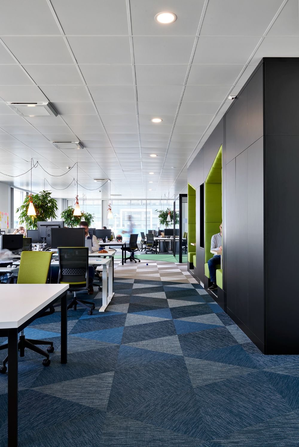 https://basetubespaces.com/wp-content/uploads/2025/07/office-Carpeting-and-flooring-work-services_basetube-spaces-workplace-desing-ofiice-interior-desing-branding-technopark-trivandrum-service-page-bg.jpg